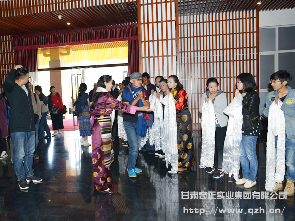 不丹活佛宗薩欽哲仁波切親臨奇正集團拉薩公司參觀(guān)指導